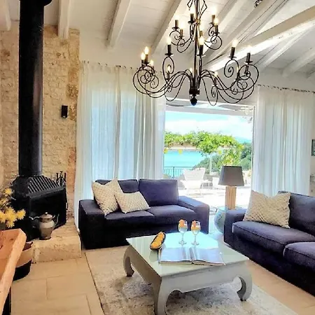 New Located In Beautiful Places In Corfu דירה *